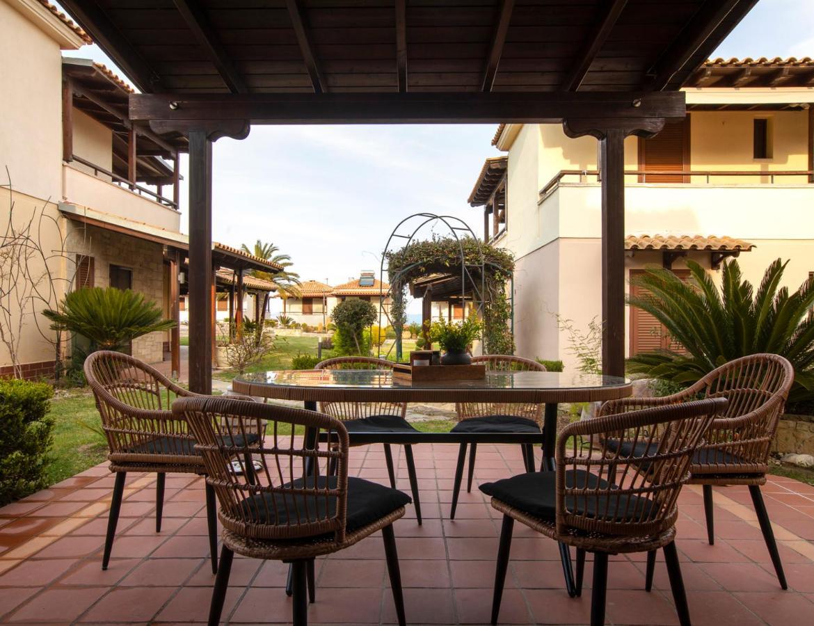 Porto Thea Alexandra Shared Pool Villa, Afytos Esterno foto